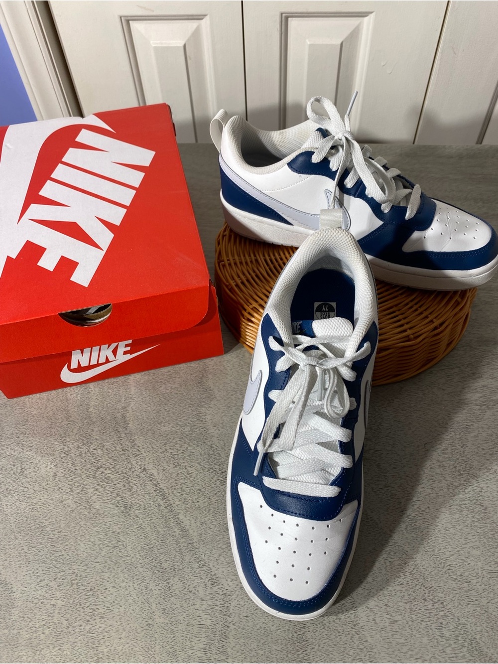 Nike Men’s Low-Top Sneakers in White and Navy Blue